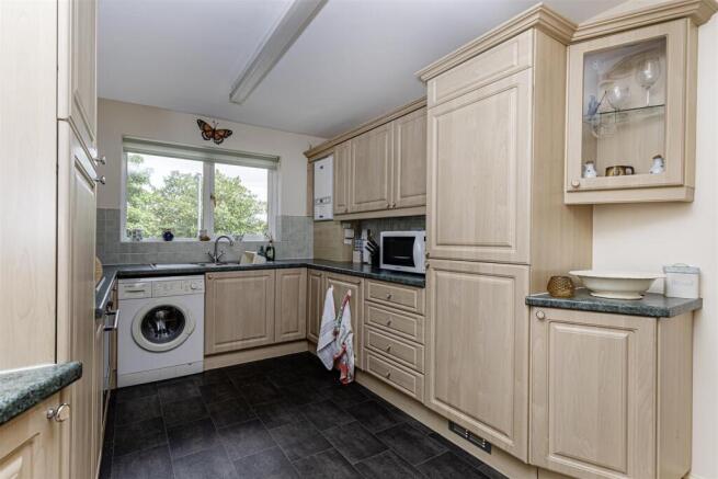 2 bed Apartment for sale Image 9