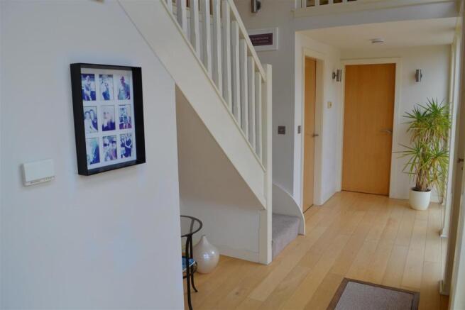 Entrance hall.JPG