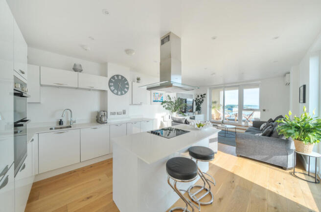 1362656-16-68dd5f...