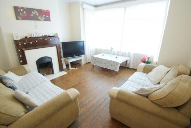 5 bed Semi-Detached to rent Image 8
