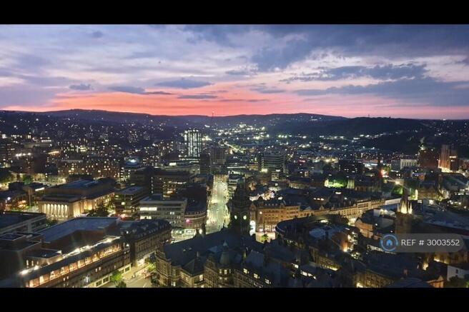 2 bed Penthouse to rent Image 2