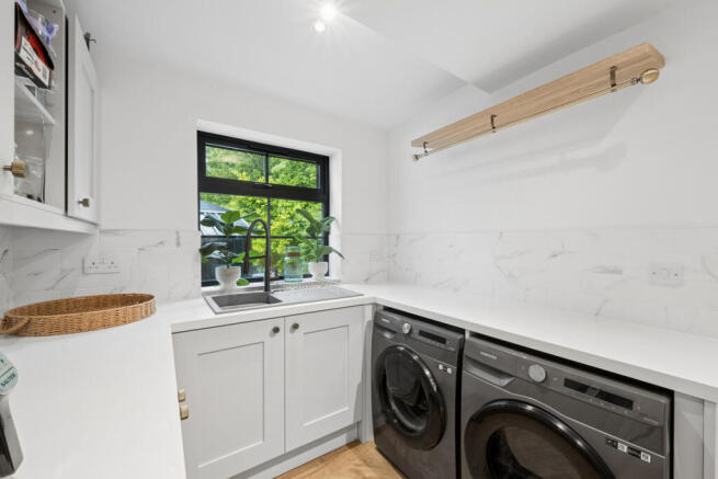 7 bed Detached for sale Image 10