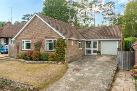 Vale Close, Farnham, GU10