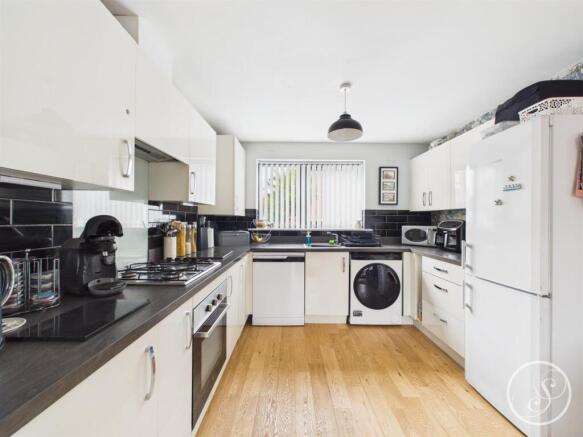 4 bed Semi-Detached for sale Image 5
