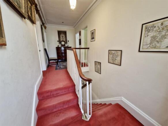 FIRST FLOOR LANDING