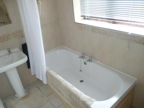 FAMILY BATHROOM