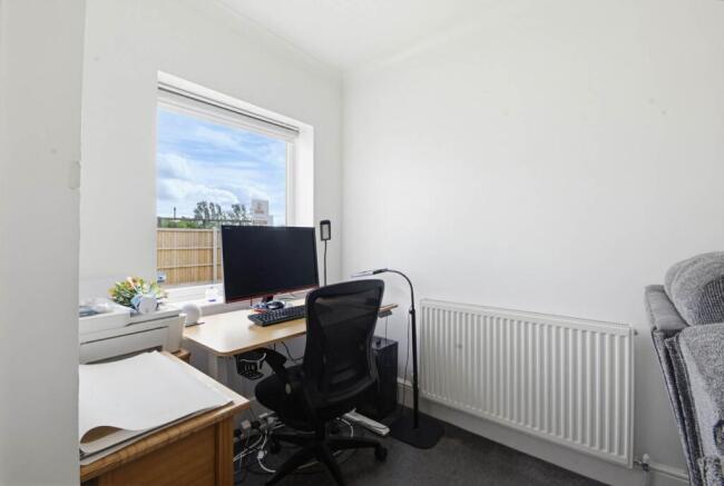 4 bed Semi-Detached for sale Image 11