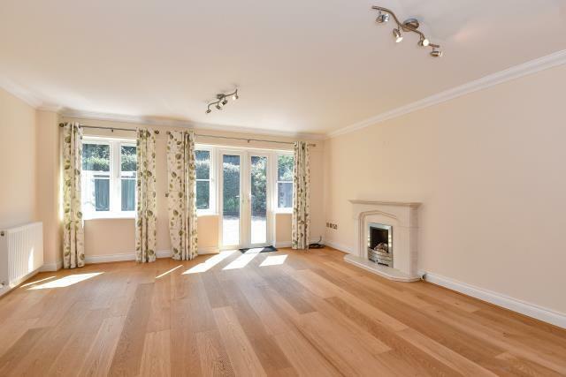 Living Room (2)