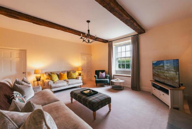 5 bed Detached for sale Image 10