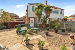 60, Grange Park Road, Roundhay, Leeds LS8 3BJ