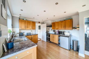 56, Sevenfields, Highworth, Swindon SN6 7NG