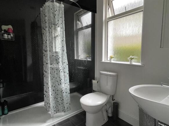 Shower Room: