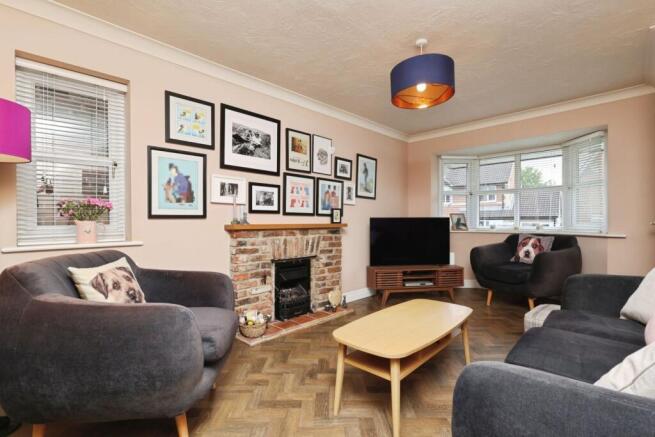 5 bed Detached for sale Image 7