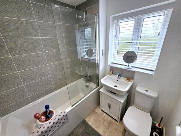 3 bed Semi-Detached for sale Image 9