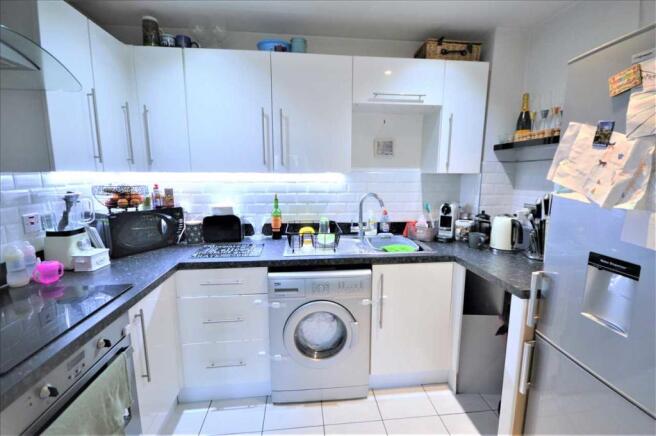 Fitted Kitchen Area:
