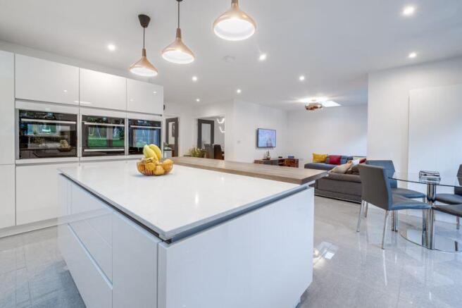 Kitchen Diner Family