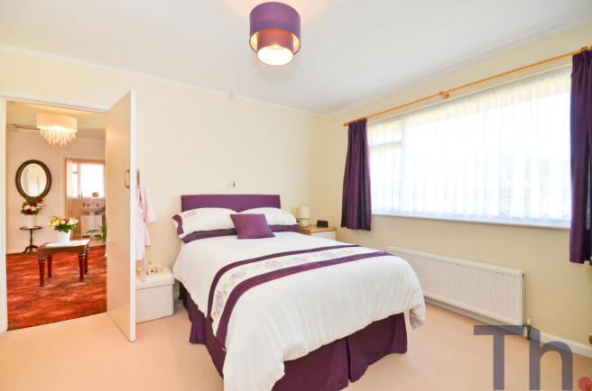Bedroom 1 (2).JPG