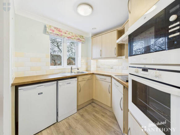 CAM03852G0-PR0495-STILL003-thumbnail-h750-70