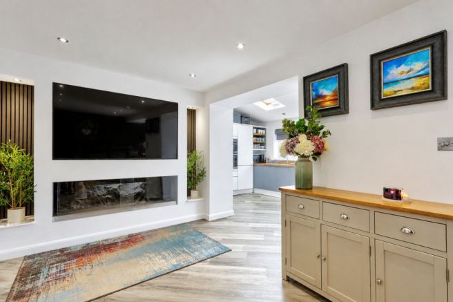 4 bed Detached for sale Image 9
