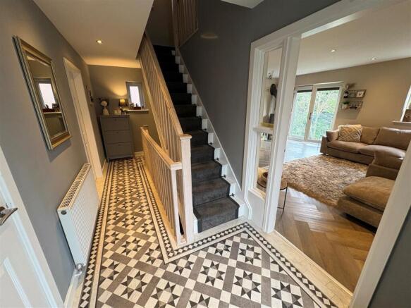4 bed Detached for sale Image 5