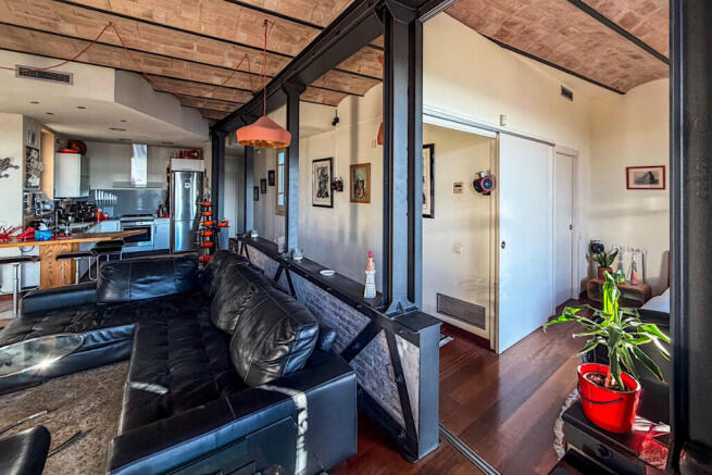 Lounge to bed/suite