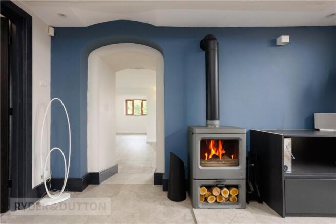 5 bed Detached for sale Image 4