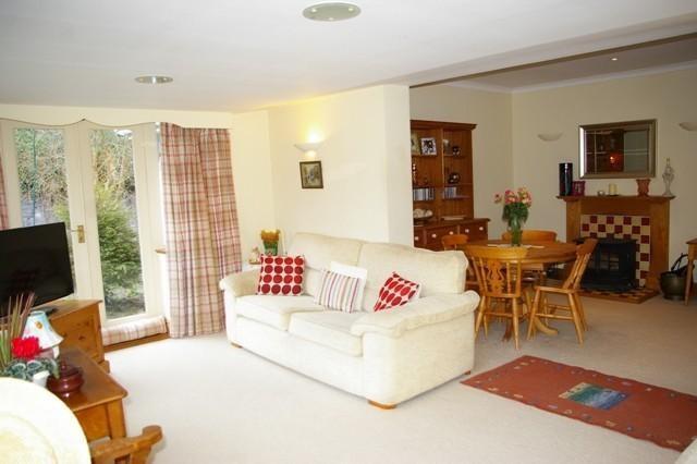 LIVING/DINING ROOM