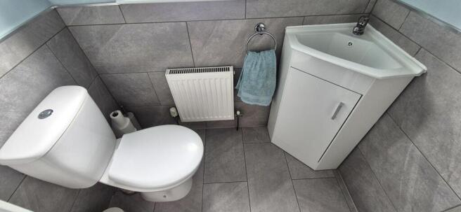 Cloakroom/wc