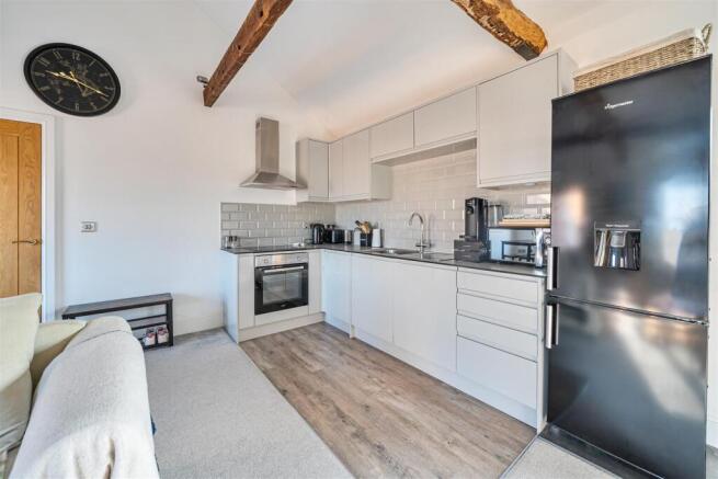 Flat 3, 64 High Street, Blisworth (19).jpg