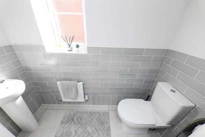 4 bed Detached for sale Image 10