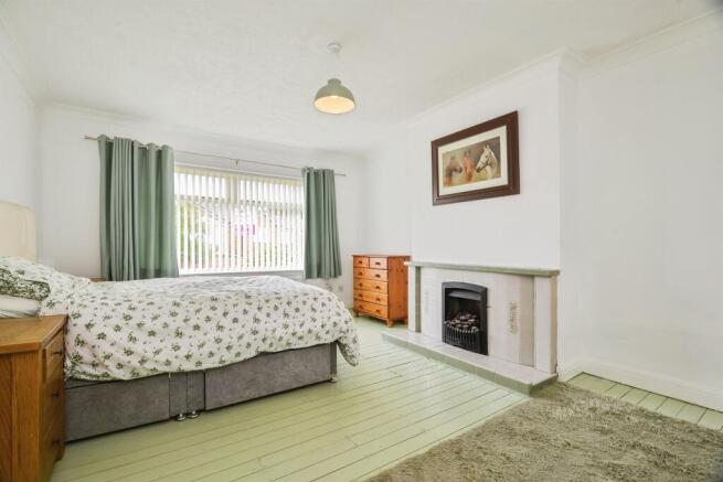 3 bed Semi-Detached Bungalow for sale Image 7