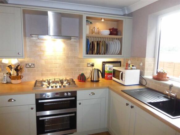 Kitchen/Dining/Living Area 'L'Shaped: