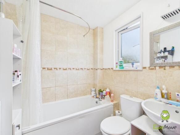 Ewemove Basingstoke Gainsborough Road Bathroom