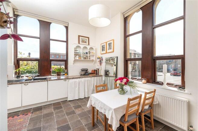 2 bed Apartment for sale Image 6