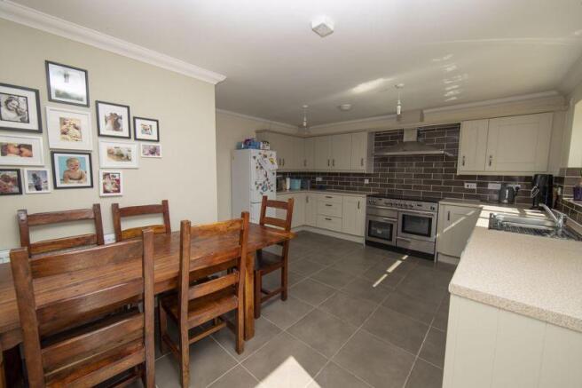 Kitchen / Brea...
