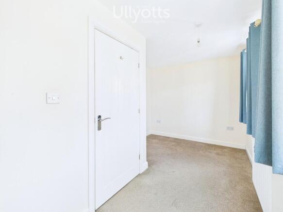 2 bed Semi-Detached to rent Image 8