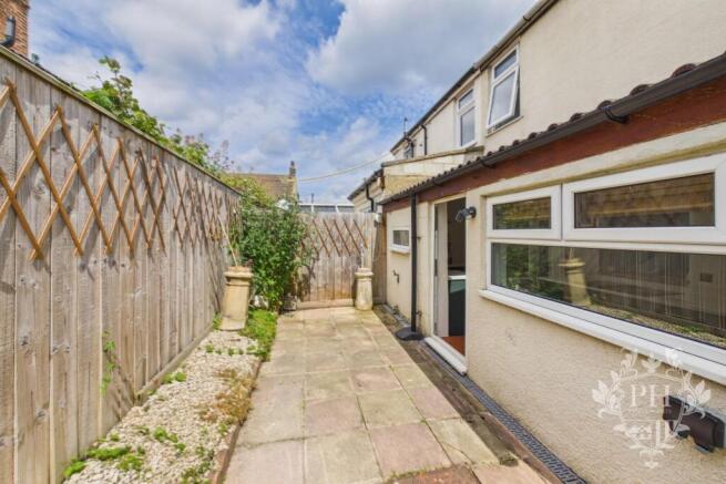 3 bed Terraced for sale Image 11