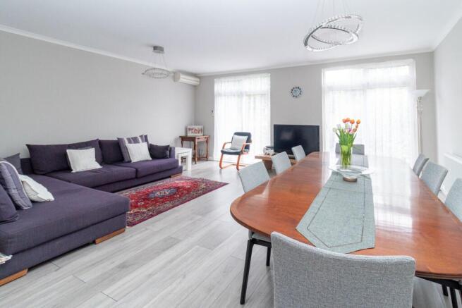 Highview Gardens, Edgware, HA8 photo 4