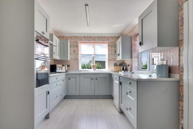 4 bed Detached for sale Image 11