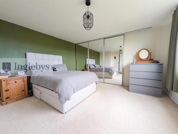 4 bed Detached for sale Image 12