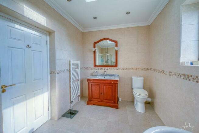 En-suite Bathroom