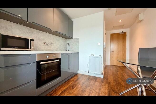Studio to rent Image 5