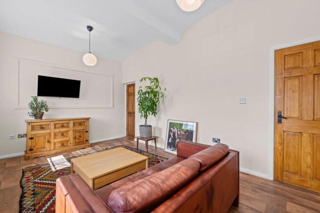 3 bed Flat for sale Image 5