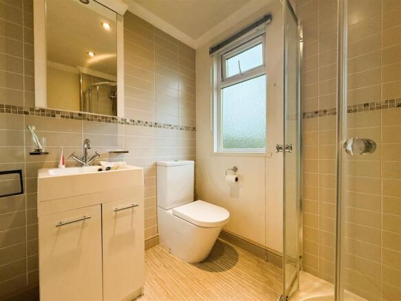 2 bed Park Home for sale Image 11