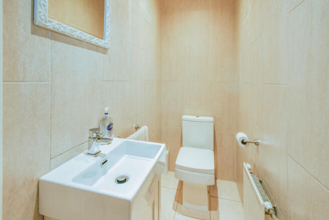 4 bed Detached for sale Image 11