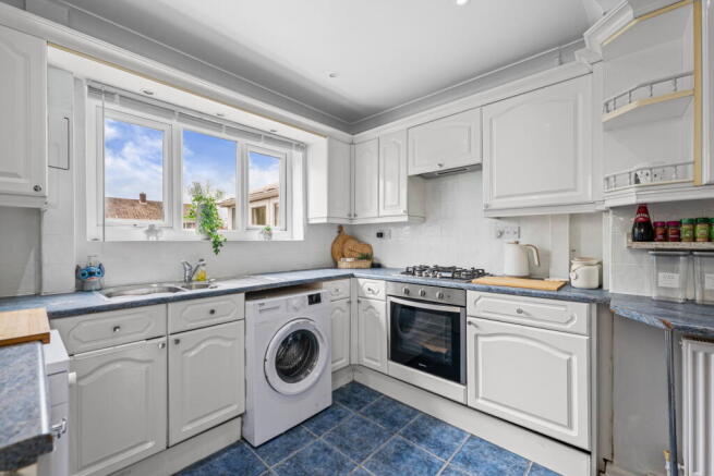 3 bed Semi-Detached for sale Image 6