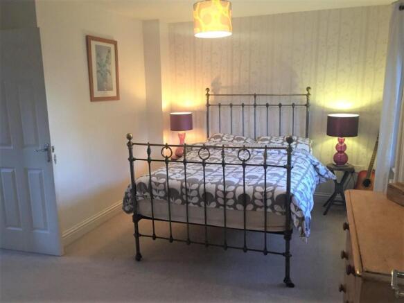 bed1.jpg