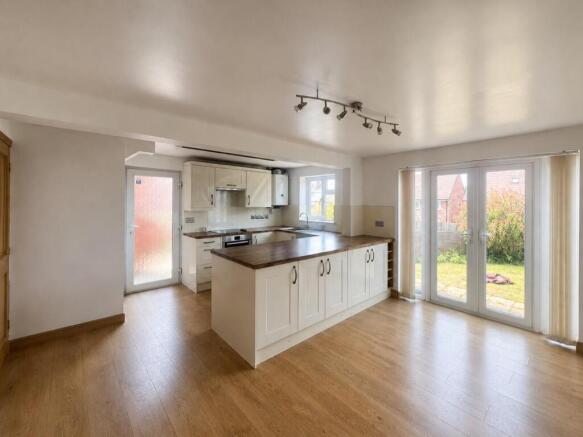 5 The Cresent - Kitchendining room.jpg