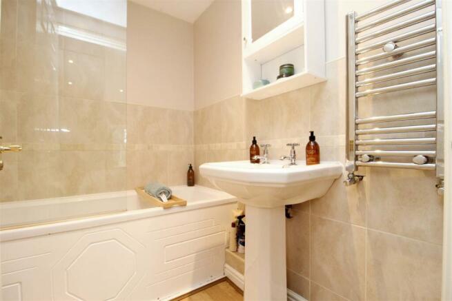 EN SUITE