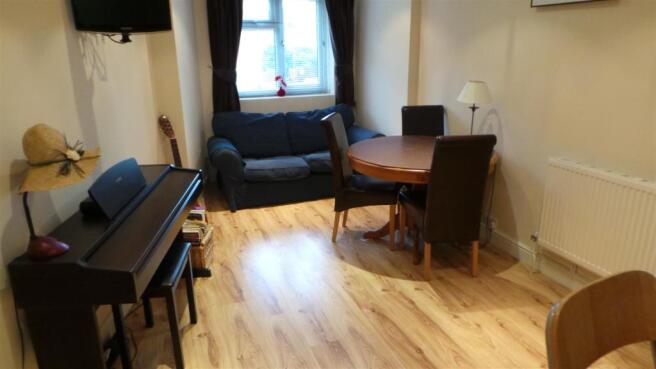 KITCHEN/FAMILY ROOM